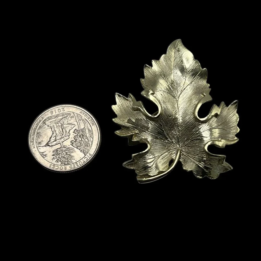 Vintage Leaf Brooch Gold Tone‎ Brushed Veins Pin
